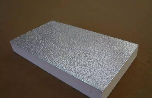 鋁箔加酚醛板構(gòu)成的保溫材料